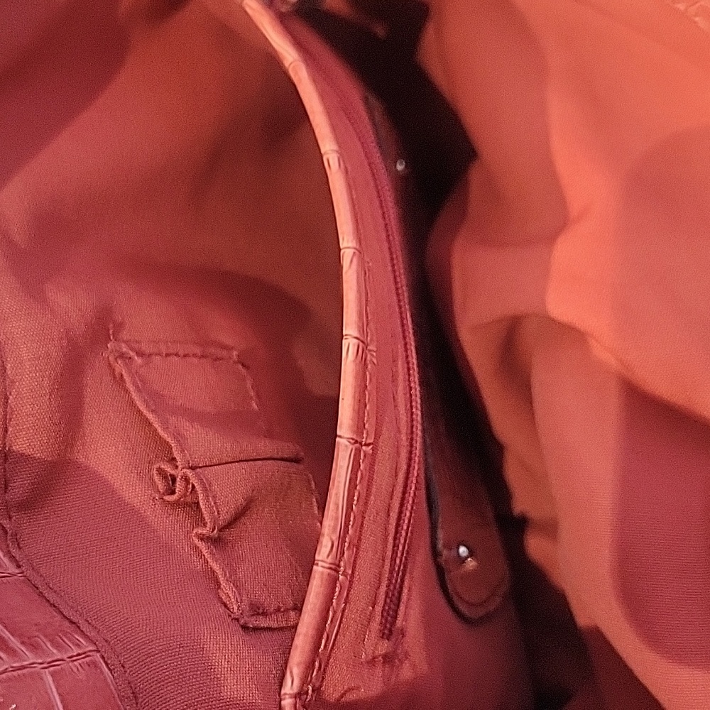 LIZ CLAIBORNE SAMON CRIC DESIGN HANDBAG & WRISTLET SET - Picture 12 of 12